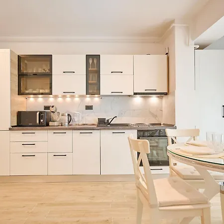 Newvision In Infinity - Parking Apartman Mamaia